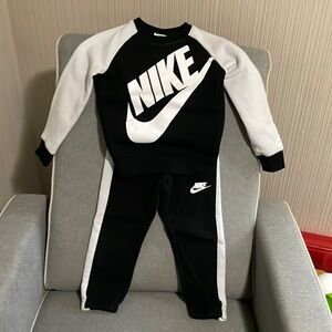 Nike matching set 3-4 years